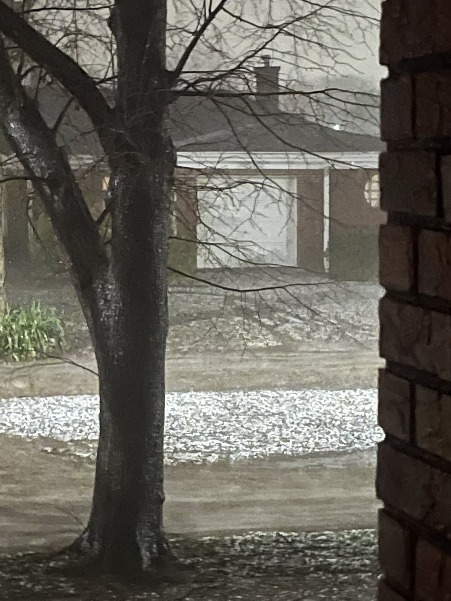 STLMelB's tweet image. Did it snow? Nope, hail and rushing water in @stlhills. #stlwx #stlweather #realtime