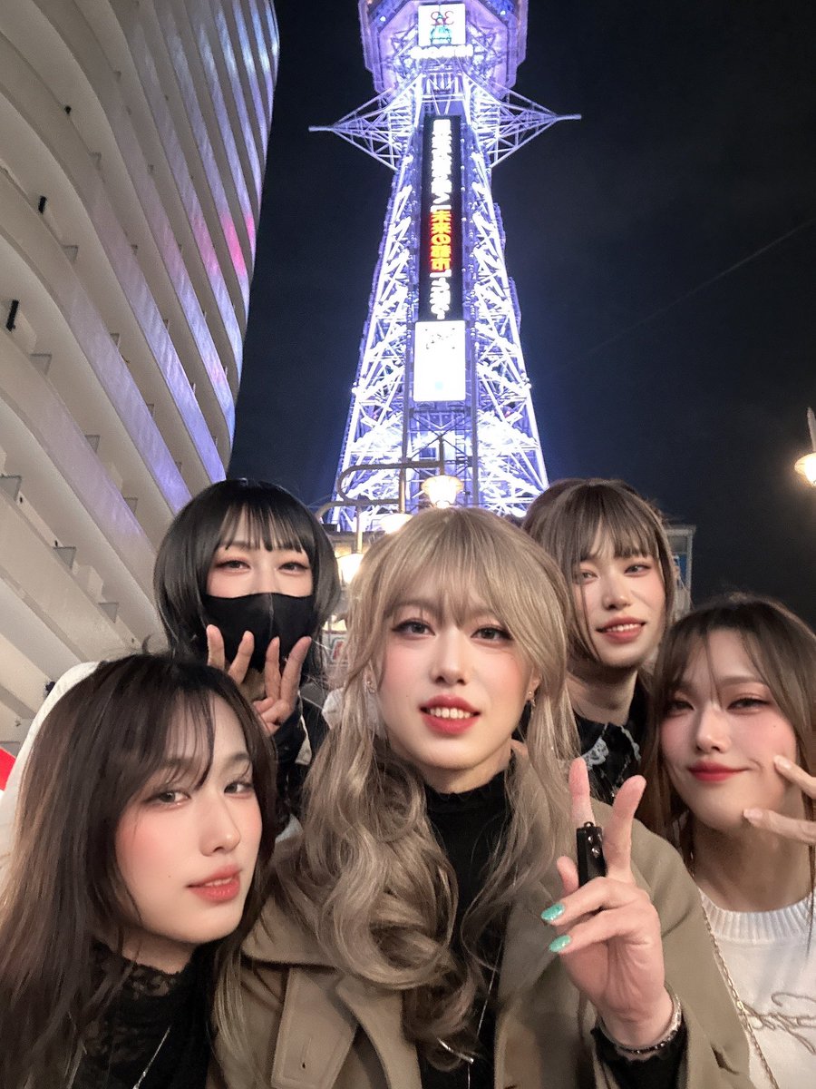 ill_nakagawa's tweet photo. 大阪美人に囲まれた夜。

マッキー@maki02087409 
ゆえちゃん@1ton_raoyue 
りんちゃん@rinrin20190323 
わゆちゃん

※平和の象徴Idolフィルターを使用しています。 https://t.co/ORtkPgT10k