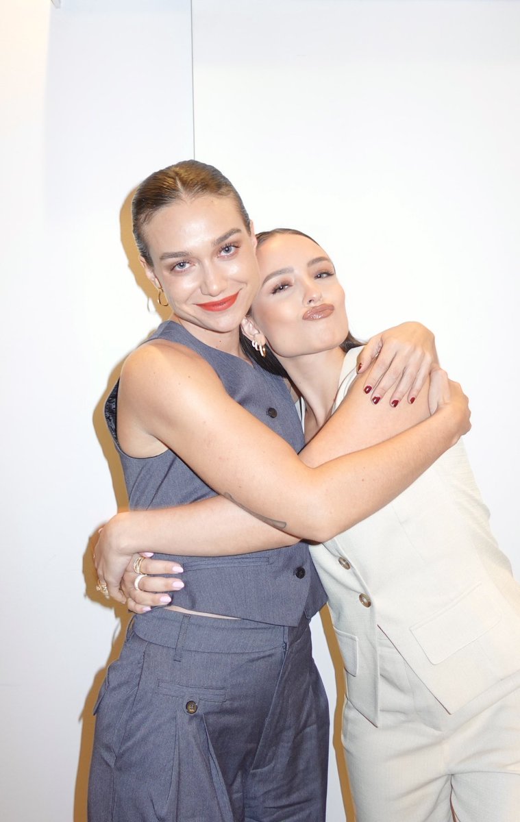 larimanoela's tweet image. Essa é para os fãs de C1R. Regina e Isabela na sua timeline 💜