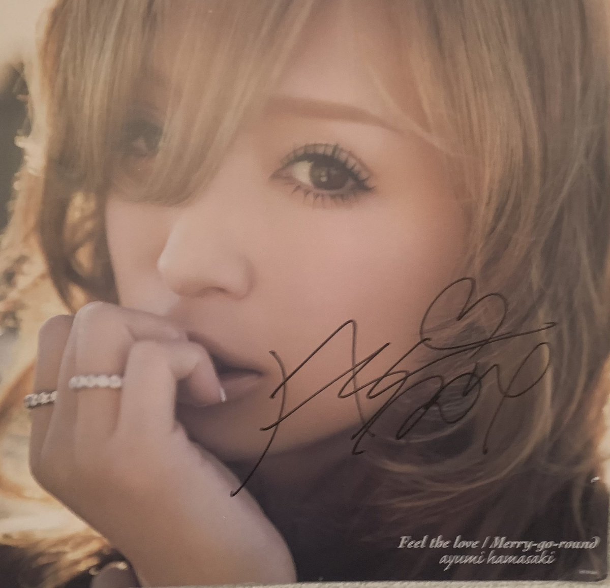 Ayu_Emii's tweet photo. あゆを応援して今年で20年、33歳のフランス人。1人で参戦、初めてSS席に当選して涙が止まらない。来日して13年、辛いことも本当に多かったけど、この日のために頑張ってきたかいがあった。国内外どこにいても Under the same sky、心を合わせよう♡ @ayu_19980408
#IamTA #あゆサインは2014年パリで https://t.co/QRVseFIqD5