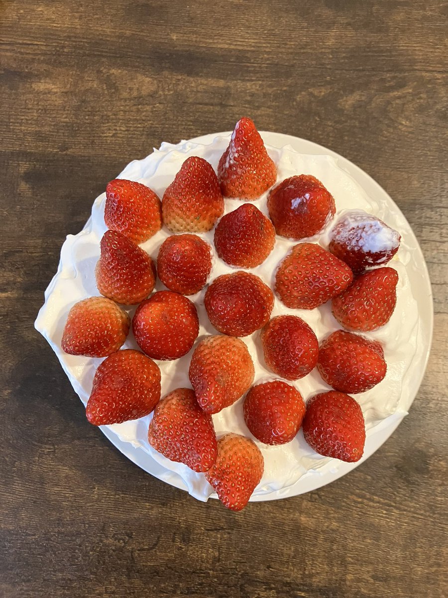 KiWAMI86's tweet photo. 久しぶりにケーキ作った🍰🎂今回は中にアーモンドペースト入れたけど良いアクセントになって美味しかった🎂 https://t.co/b8CtDmqjEr