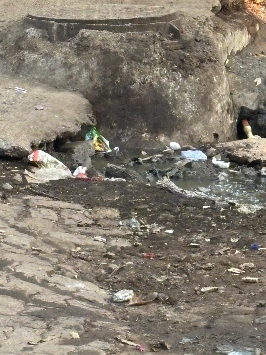 RdExtension's tweet photo. @mybmcWardHW @mybmcSWM @Asif_Zakaria this is unhygienic state of St John Road Bandra West, opposite BMc Garden, next to Anthony Garage @SequeiraCarl https://t.co/FN4tRoVxxd