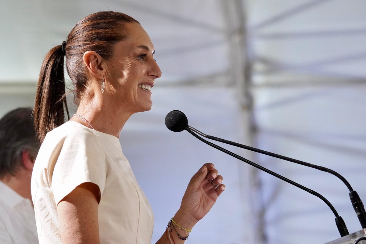 ramirezlalo_'s tweet photo. En su visita a Chiapas, acompañé a la presidenta Claudia Sheinbaum Pardo @Claudiashein a la inauguración de la nueva Universidad Rosario Castellanos en Comitán de Domínguez. 

¡Enhorabuena por las y los estudiantes chiapanecos! https://t.co/Ulmoa9xQwP