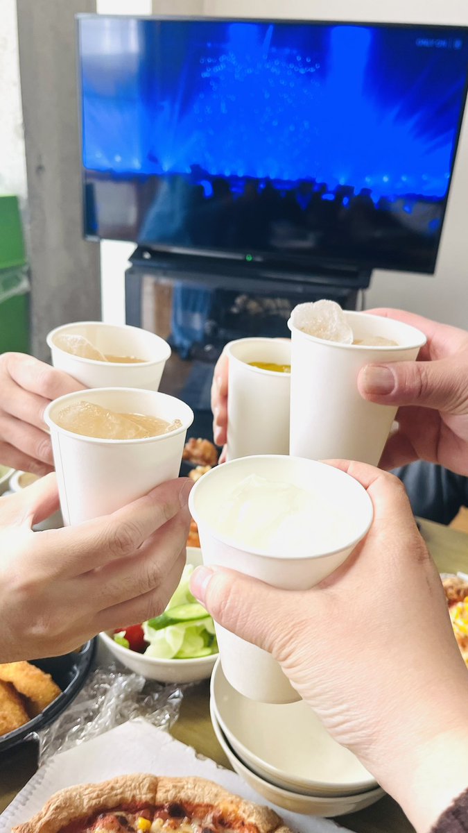 alafee2018's tweet photo. いえーい❣️
練習前のU-NEXT配信視聴パーティー🎉 https://t.co/sa7UVMf4tY