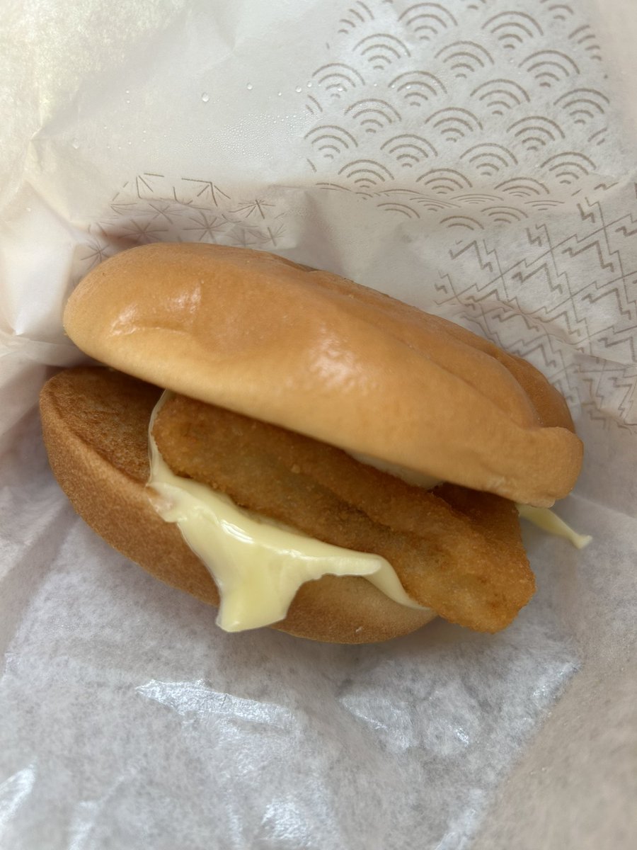 お昼ごはんはモスのフィッシュ🐟
なんか、フィッシュちぢんだ？🥹
