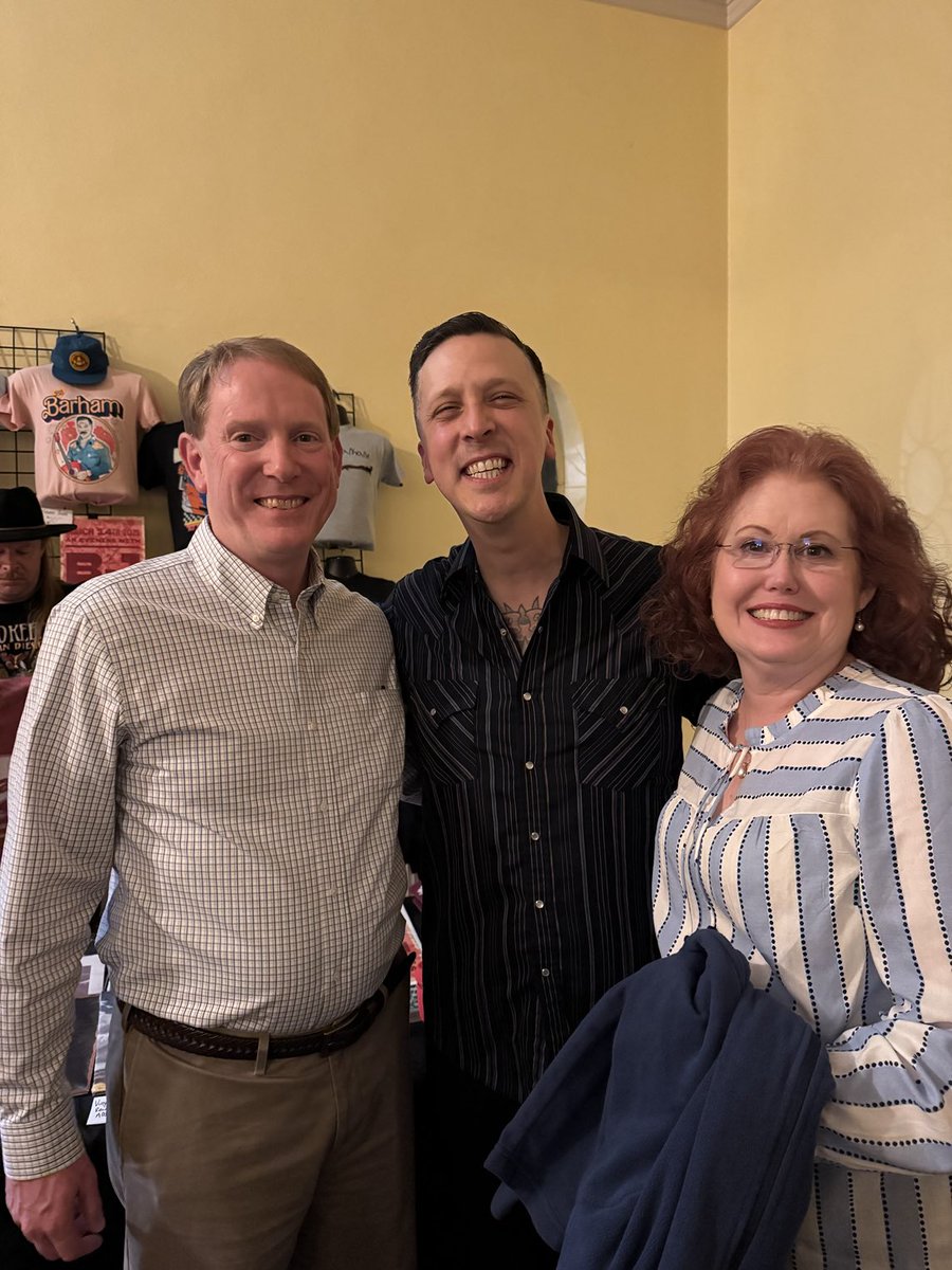 ChrisSlatten's tweet photo. ⁦@BJBarhamTweets⁩ put on a great show at ⁦⁦@la_grandstand⁩ tonight. He graciously spent time after to visit with his fans. https://t.co/cR8mgKCpY3