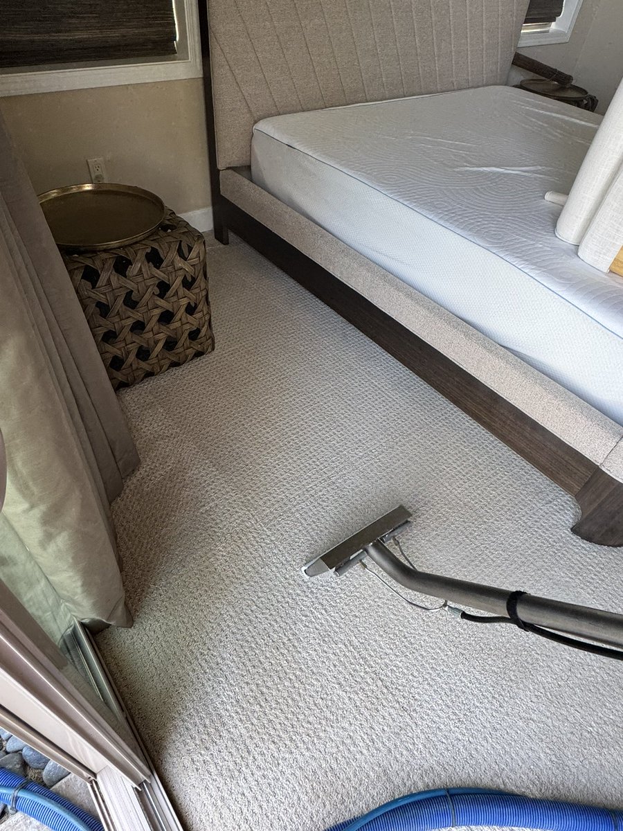 EdsCleaningHI's tweet photo. Is your carpet feeling a bit down in the dumps? Let us work our magic! 🎩✨ We’ll deep clean and revitalize it, bringing back that beautiful shine and freshness.❤️ #CarpetCleaning #HomeRefresh #CozyVibes #CleanAndHappy #LoveYourSpace #BigIsland #Hawaii #KailuaKona #Kamuela #Hilo https://t.co/sUccG2cj7y
