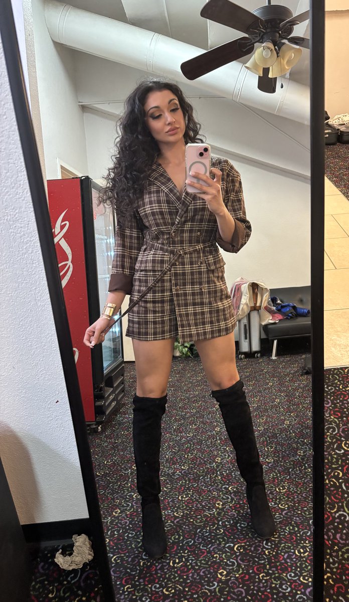 WithPrideNGrace's tweet photo. Sacrifice outfit on point. https://t.co/nqMx3BAzGU