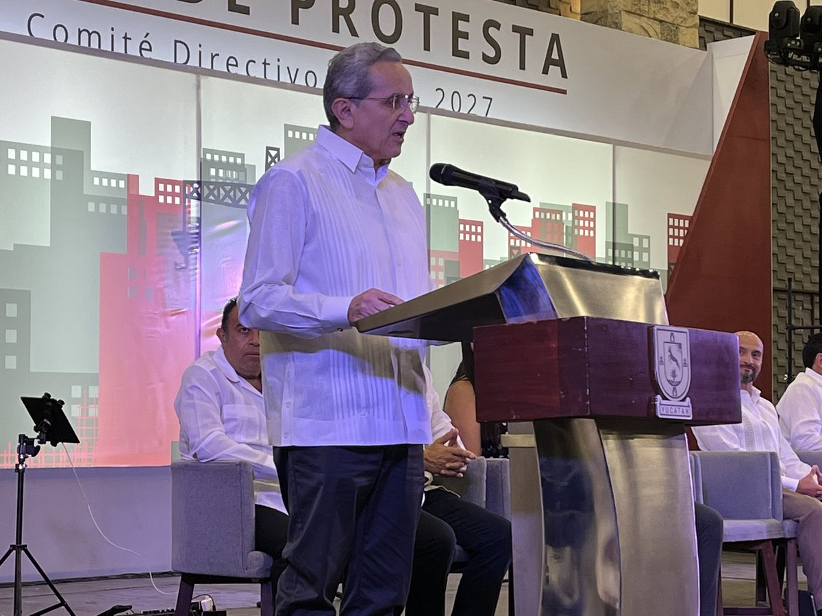 CMICYucatan's tweet photo. Ha sido un gran honor representar a los constructores, que generan bienestar para nuestra sociedad. 
Palabras de @raulmonforteg, expresidente de la #CMIC https://t.co/DRIOJUfDXV