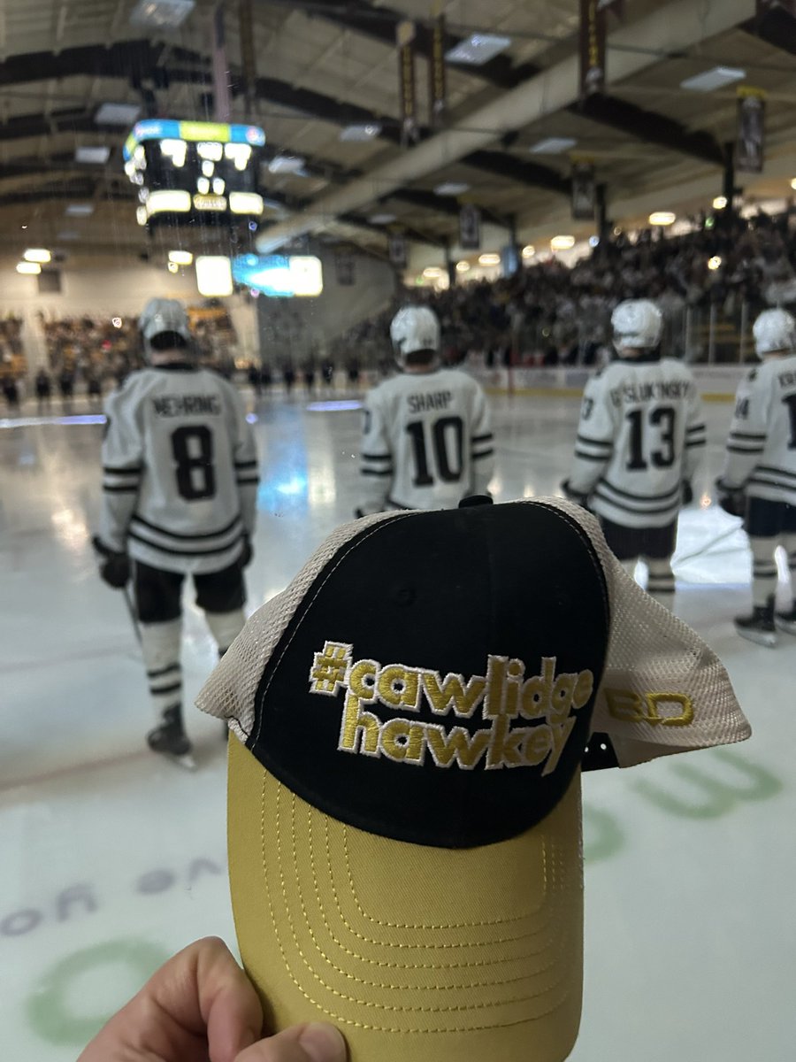 ChunkThelen's tweet photo. @Buccigross @WMUHockey is looking great headed into the post season!  You have to love the Lawson barn for #cawlidgehawkey https://t.co/EGn2kMPs7m