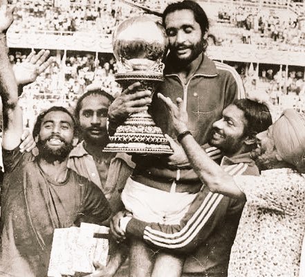 ZafaronIndigo's tweet photo. 1975 Hockey World Cup🏆

50th Anniversary of India winning their 1st &amp; only World Cup Title

India Results 🇮🇳

GS:
2-1 England✅
1-1 Australia⏺
7-0 Ghana✅
1-2 Argentina❌
3-1 West Germany✅

Semis:
3-2 Malaysia✅

Finals:
2-1 Pakistan✅

Historic Moment Forever!! https://t.co/py85bWlNB3