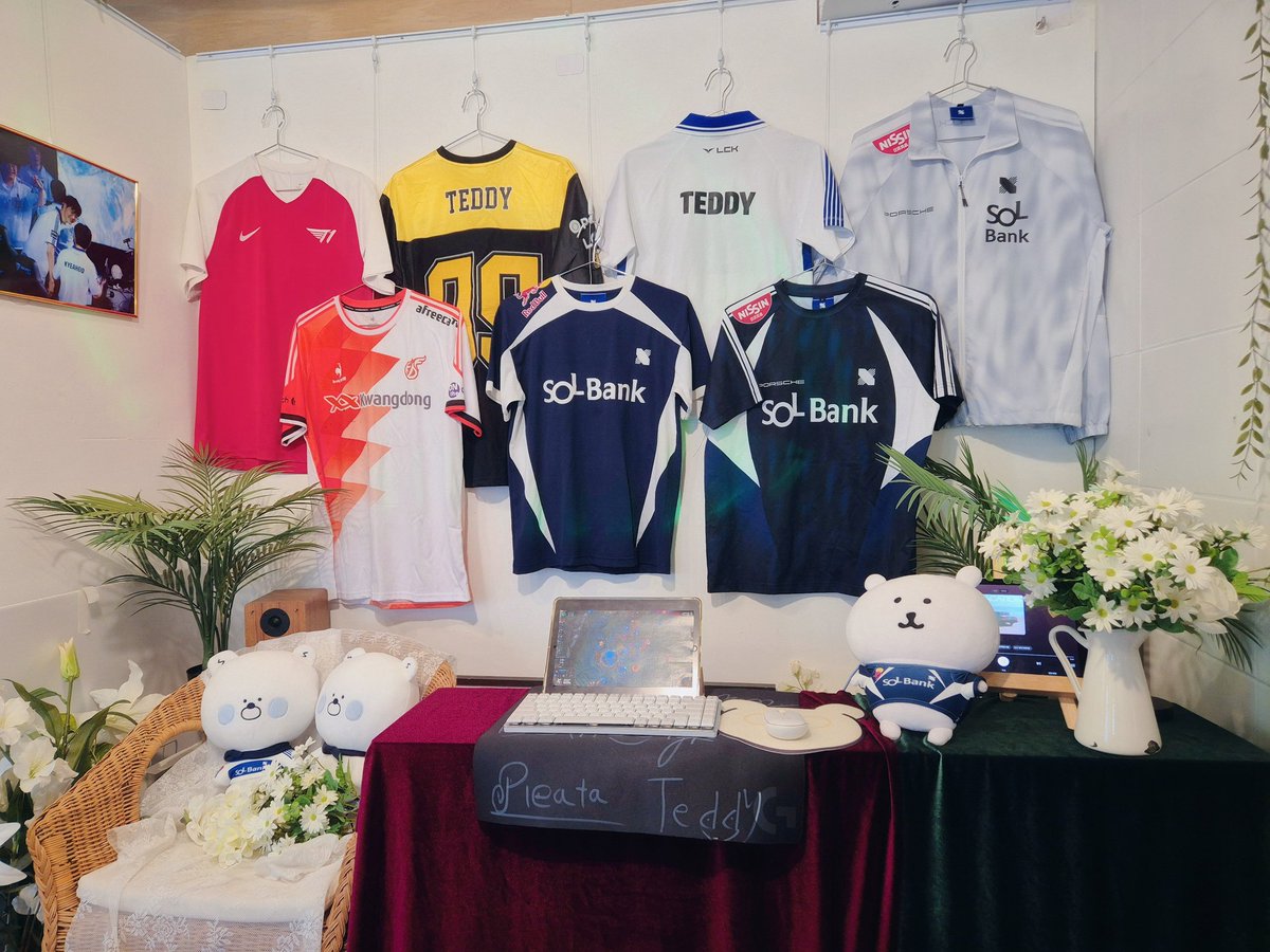 𝟏𝟐 tweet media