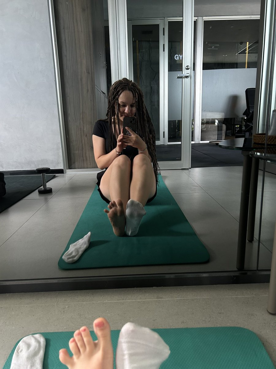 How do you like my legs? Are you ready to pay? 🐽

findom • moneydom • geldherrin • geldsklave • zahlsklave • finsub • paypig • zahschwein • findomme • humanatm • findommedrain •feet • feetlovers • fussfetisch • wallet