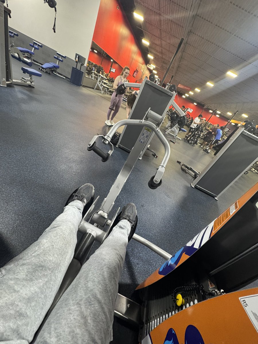 joneccia_'s tweet photo. WHOSE GONNA CARRY THE BOAT AND THE FKIN LOGS??? #DavidGoggins #MentalStrengthening  #Gym7DaysAWeek #NoDaysOff #Workout #weightlossjourney #nobodyiscomingtosaveyou #fuckbeingweak https://t.co/9y3Cz2zwlH
