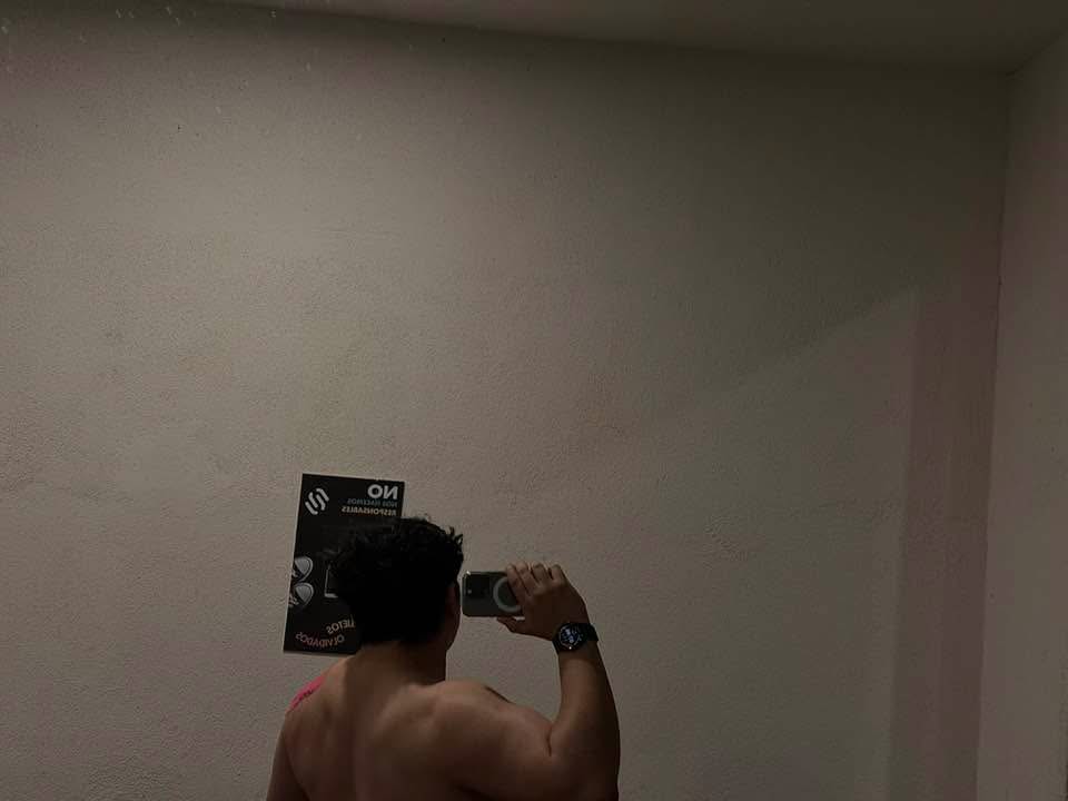 Ivnprez's tweet photo. Back day 

#gym https://t.co/Y4d35a7wpi