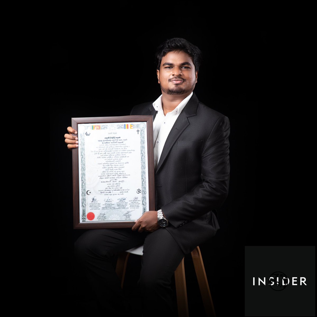 theinsiderpap's tweet photo. The prestigious title of "Wishwabhimani Lanka Prasadini” on Mahim Dissanayake , Chairman of Youth Circle of Sri Lanka.This is in recognition of his dedication to the Buddha Sasana and the culture and heritage of our country and commitment to the people of Sri Lanka.
#Insider https://t.co/578H6aCFnE