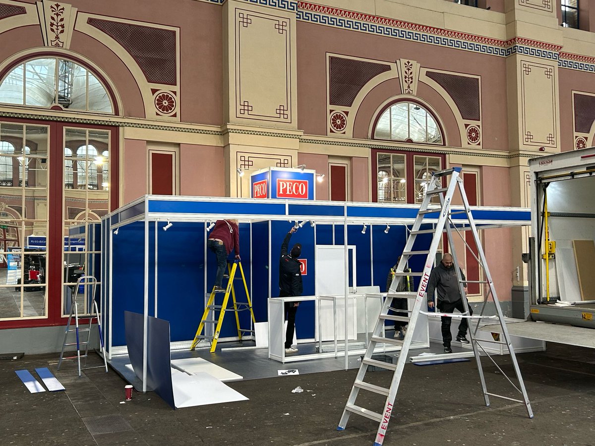 ModelRailClub's tweet photo. Some pictures of the set up yesterday ahead of The London Festival of Railway Modelling this weekend. With leading manufacturers amongst the 70+ stalls selling new and preowned models #lfrm25 https://t.co/vOVDJ0TqkT