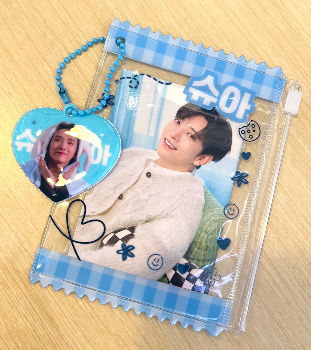 another happy purchase arrived yesterday! thank you <a href="/shuacafe95/">Shua's Bakery 🍪</a> sobrang cute ng pc holder 🩵🤍  super bagay sa home pc ni shua 😭