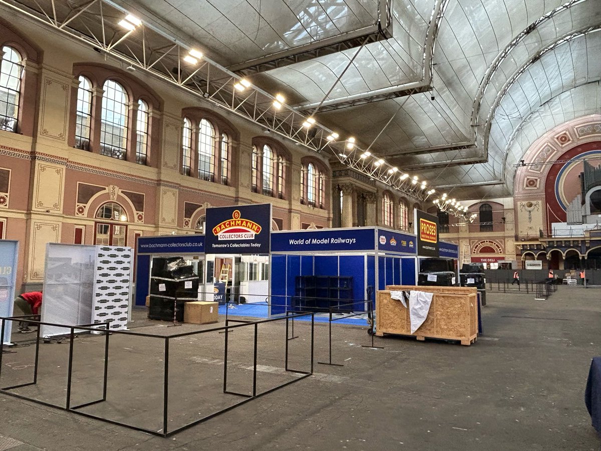 Some pictures of the set up yesterday ahead of The London Festival of Railway Modelling this weekend. With leading manufacturers amongst the 70+ stalls selling new and preowned models #lfrm25
