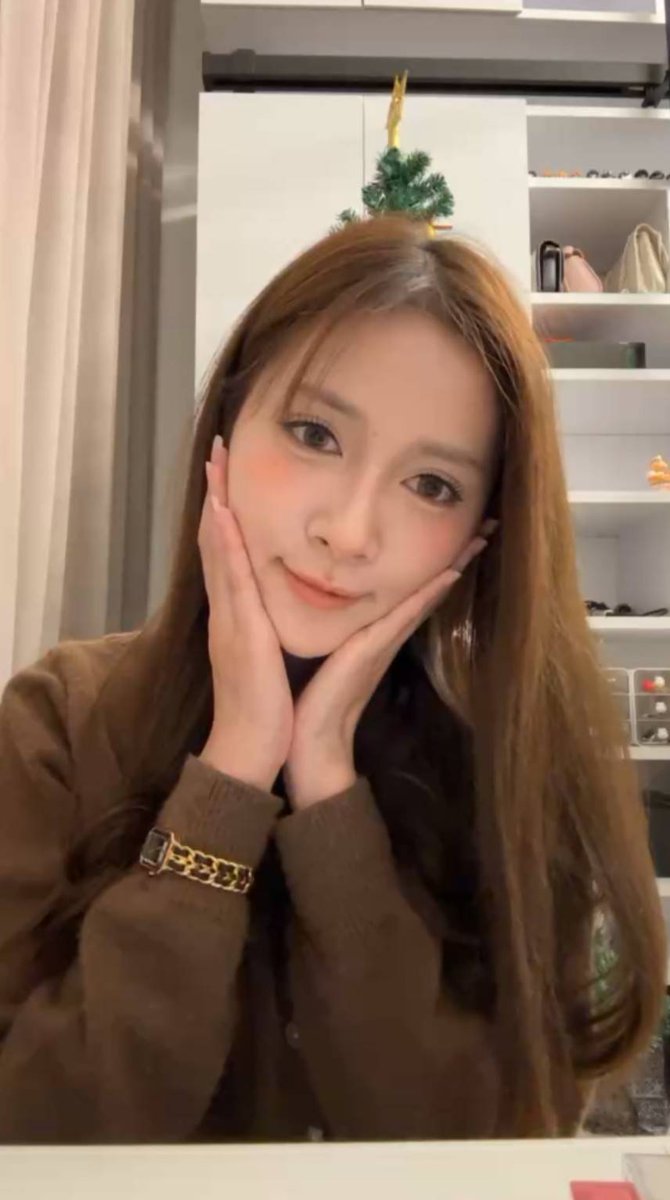 napat_mp11's tweet photo. ฝากซัพพอร์ต "แคปฮูพ" คนนี้ด้วยนะคับ
♥️ = 2 บาท
🔁 = 3 บาท
โควทเกี่ยวกับฮูพ ติดแท็ก #HoopBNK48 = 5 บาท

ปิดกิจกรรม 22 มีนา 10.10 น.
ทุกบาททุกสตางค์เข้าบ้านน้องฮูพเพื่อ #พาแคปฮูพไปติดคามิ7 
โค้งสุดท้ายแล้ว มาร่วมสร้างความทรงจำดีๆ ให้กับฮูพกันนะคับ #BNK48CGM48_GE2025 https://t.co/p1TCktCuWb