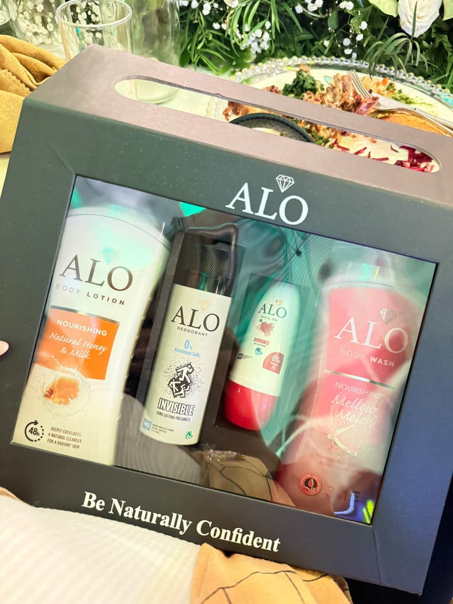 youasstar's tweet photo. Need a vibrant, energizing shower experience? ALO City Pulse Body Wash is the perfect pick to refresh and awaken your senses
#Alolaunch #IamALOconfident @tropikalbrands https://t.co/Z6TVJlHqvb