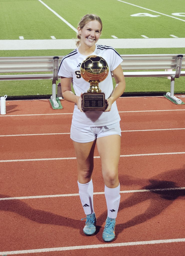 gayleydeemom3's tweet photo. These girls left it all on the field &amp; came out on top against rival Bellville on their turf after 4 rounds of penalty kicks! My girl played a solid game on defense, made her PK, and is a 4-TIME DISTRICT CHAMP!!! 🐅⚽️🖤💛 #JGD #SealyHS #TigerSoccer #Varsity #SeniorSeason #MyGirl https://t.co/M0y2f1BJfo