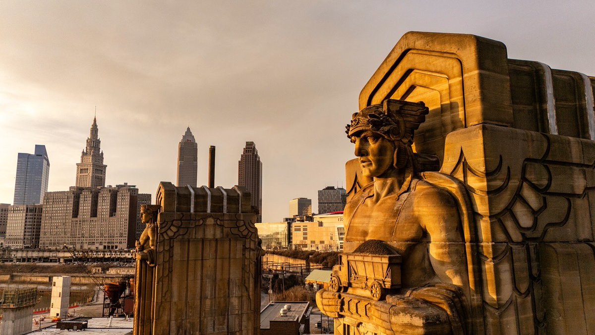 Korey_Smerk's tweet image. Guardians 3 ways at sunset. 🌅

Forever my favorite monument in The Land. 
@thisiscle 

#thisiscle #clevelandsunset #exploredperspective #cleveland #guardians #clevelandguardians