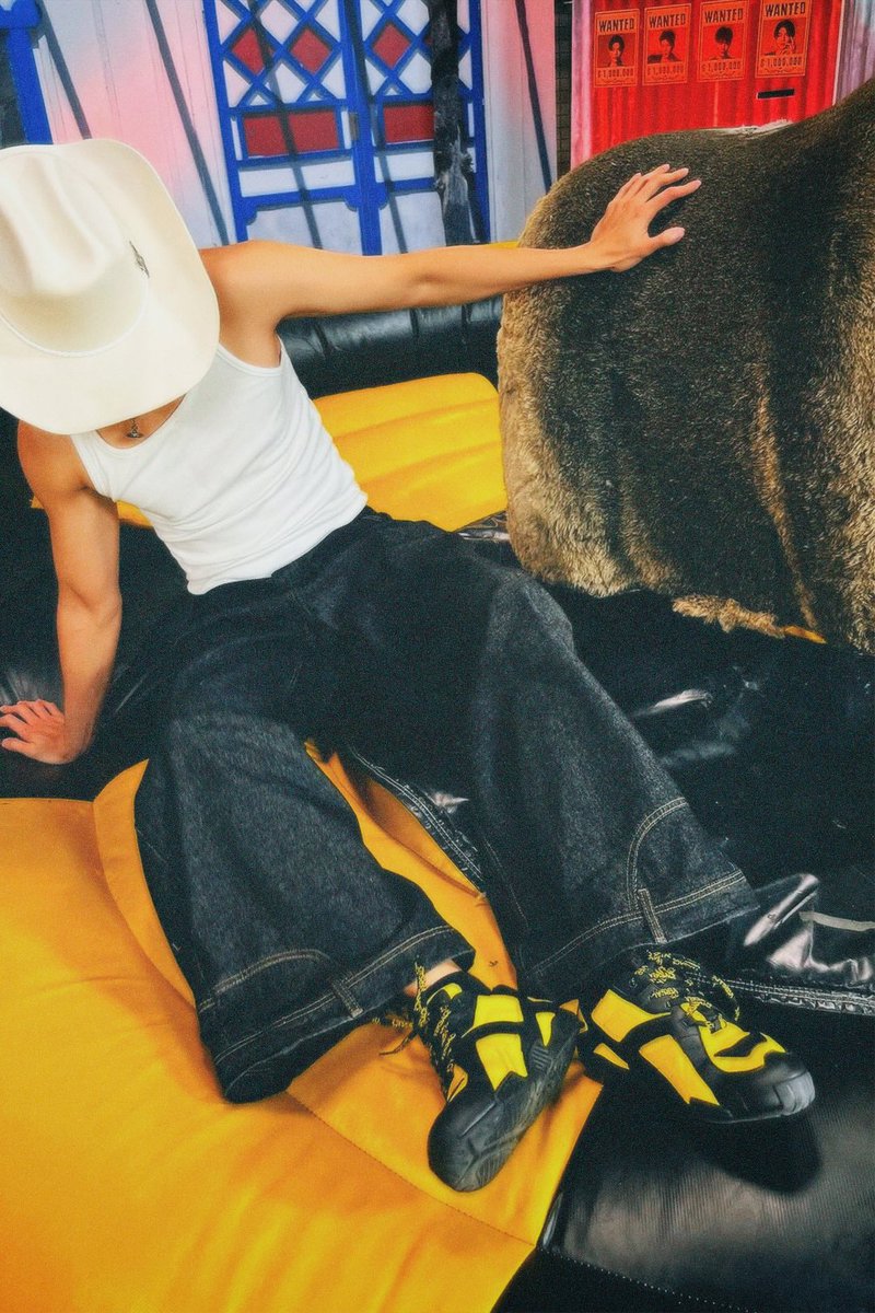 joongffilm's tweet photo. 🎞️📽️

#Versace ; @Versace 
#จุงอาเชน ; #JoongArchen 
[ @ChenRcj ] https://t.co/Nr6ecmrrcB