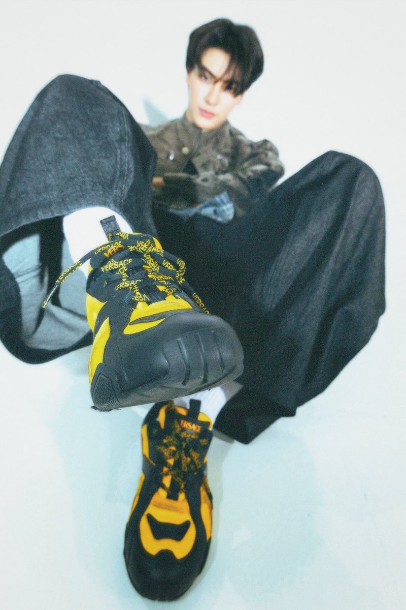 joongffilm's tweet photo. 🎞️📽️

#Versace ; @Versace 
#จุงอาเชน ; #JoongArchen 
[ @ChenRcj ] https://t.co/Nr6ecmrrcB