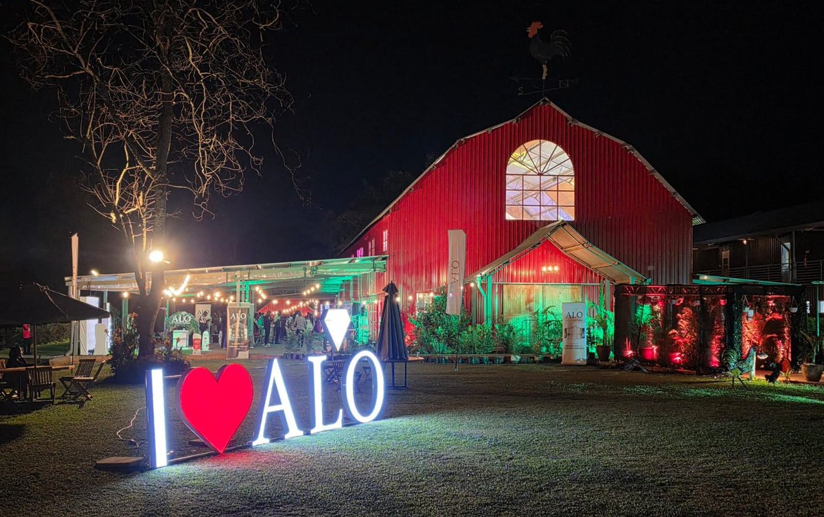 itsjami_e's tweet photo. ALO is officially here.

Yesterday’s launch by @tropikalbrands was all about confidence, freshness, and self-expression. 

With skin-loving lotions, deodorants, and body washes, ALO is changing the personal care game.

#IamALOconfident #ALOLaunch https://t.co/GATqCk4zsx