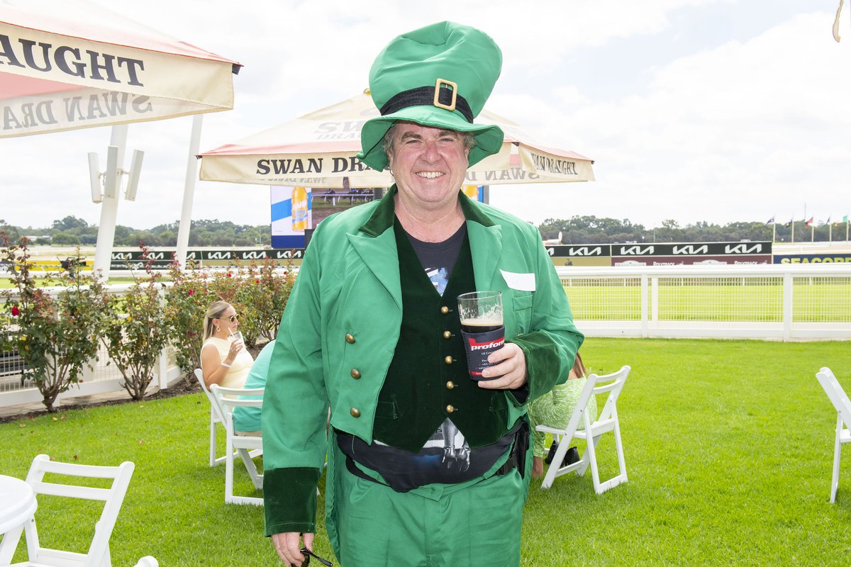 WesternRacepix's tweet photo. St Patrick's Day at Ascot! @PerthRacing #WesternRacepix #IrishDay

https://t.co/XhRFkjZsIp https://t.co/gcDt9hmW2c