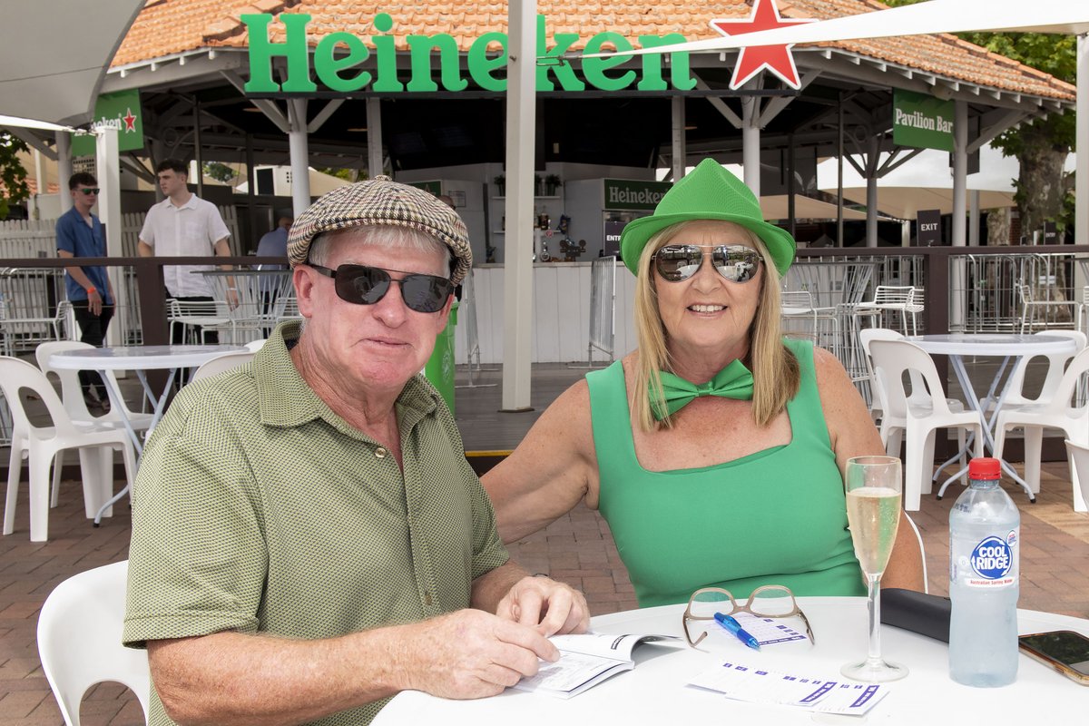 WesternRacepix's tweet photo. St Patrick's Day at Ascot! @PerthRacing #WesternRacepix #IrishDay

https://t.co/XhRFkjZsIp https://t.co/gcDt9hmW2c