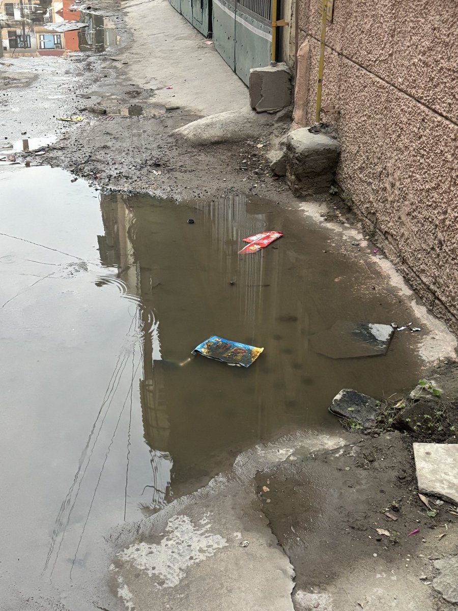 Arpanm91's tweet photo. Sewage problem since 4 days near E-100 Mahavir Enclave, Bengali Colony, New Delhi-110045.
@MCD_Delhi @SDMC_Official 
Please look into the matter. 
Thanks https://t.co/IPjRDCql6L