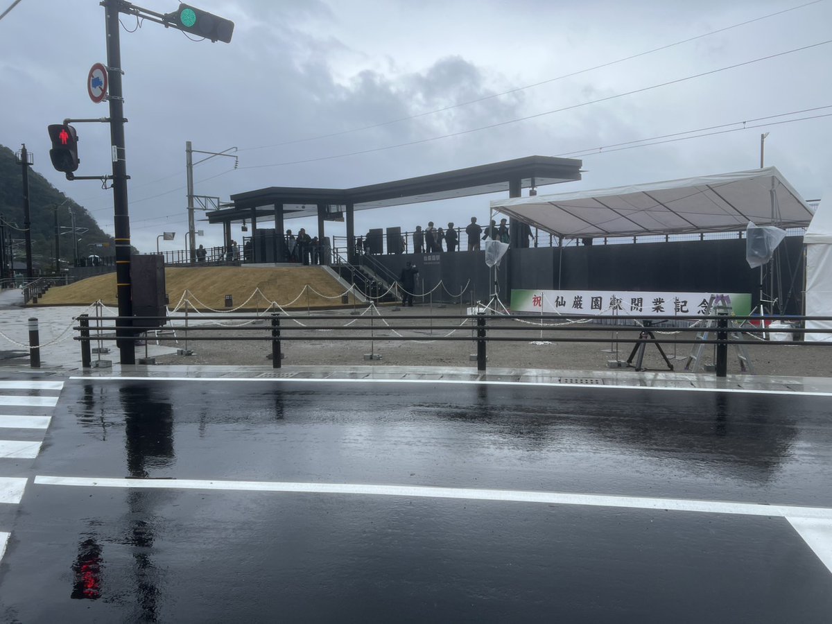 k_soutei's tweet photo. 【活動報告📣】

本日は新歓開催場所である磯艇庫から
たった100mの所に仙巌園駅が開通しました！

磯艇庫へのアクセスがすご～く良くなりました☺

さらに✨

艇庫の隣にオシャレなカフェもオープンしました！🥞☕️𓂃 𓈒𓏸
 #仙巌園駅
 #春から鹿大
#ボート部 https://t.co/UBsRSVBYmY