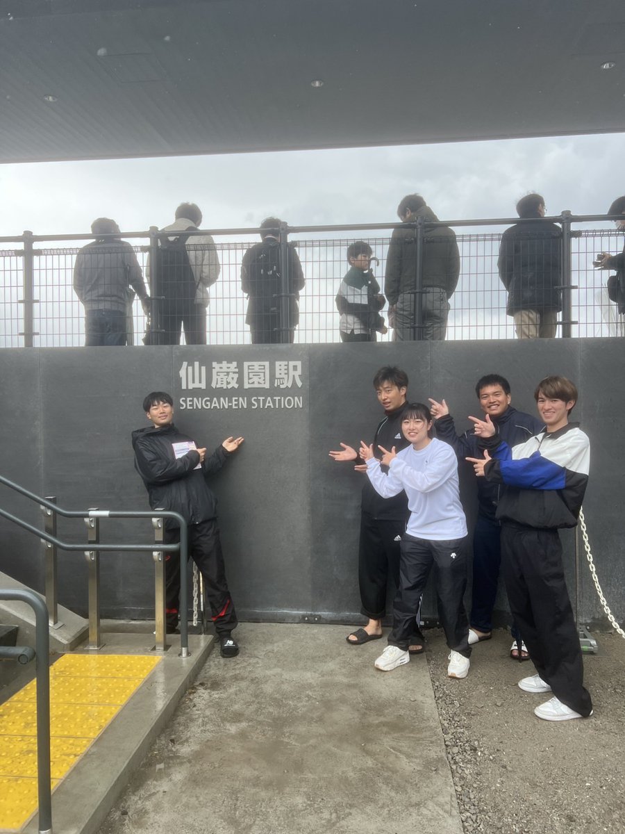 k_soutei's tweet photo. 【活動報告📣】

本日は新歓開催場所である磯艇庫から
たった100mの所に仙巌園駅が開通しました！

磯艇庫へのアクセスがすご～く良くなりました☺

さらに✨

艇庫の隣にオシャレなカフェもオープンしました！🥞☕️𓂃 𓈒𓏸
 #仙巌園駅
 #春から鹿大
#ボート部 https://t.co/UBsRSVBYmY