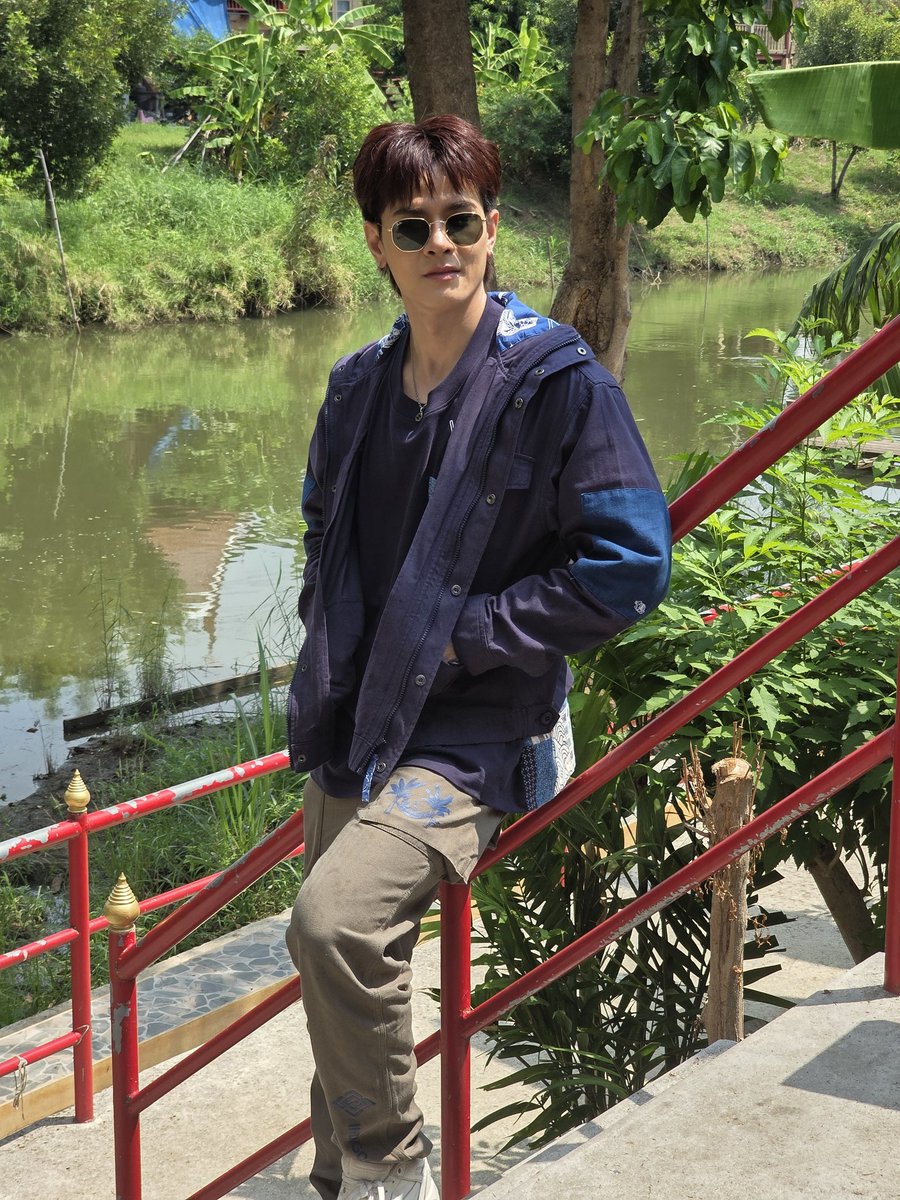 Sup9_MarkIIIV's tweet photo. พี่ดาราท่านหนึ่ง
@Msorntast #MarkIIIV
#AYUTTHAYAxWithMark https://t.co/EgII55jzPB