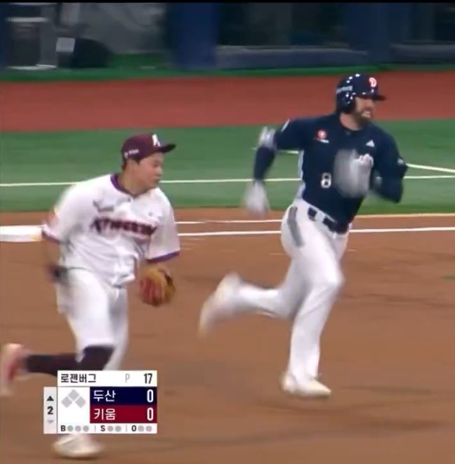 허억,,.허억….                Run!!!!!!! Soohaeng…
베이스커버허….!                 soohaeng….!!!!!