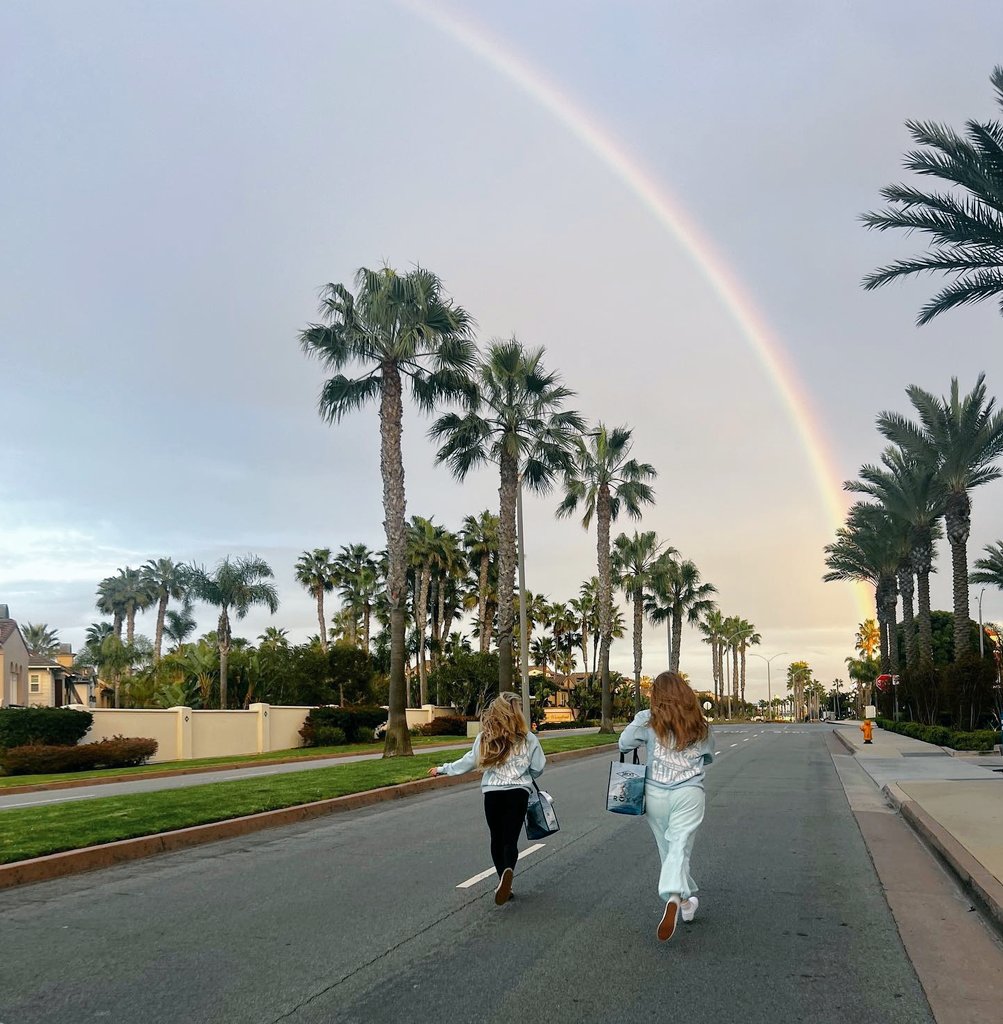 🌈☘Early St. Patty's Day pot of Gold in Huntington Beach yesterday.
...Find St. Patrick's Day events at: LAeventsnow.com

📷 by: instgram.com/@gracenisson
#huntingtonbeach #socal  #stpatricksday