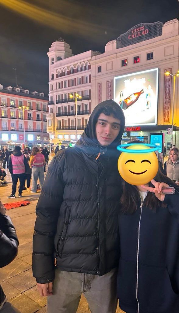 Isa01Lil's tweet photo. Adivinen solo adivinen, mi amiguita conoció a Blas, caminando por Madrid buscando cobre y encontró oro
@viloviel 😭😭 https://t.co/2DEx7ZEELL
