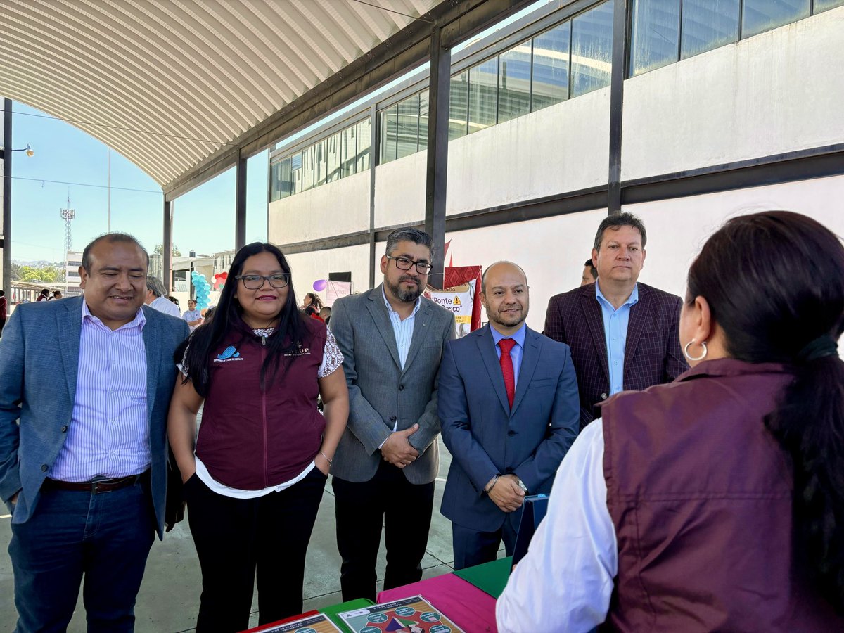 HacielBustos's tweet photo. Este día llevamos a cabo la feria de la salud, gracias al Gobernador @juliomenchaca_ , a través de la Secretaría de Salud, en el Colegio Pedro de Gante, en Tulancingo, todo un éxito!! #SomosPDG https://t.co/AD4K21qklf