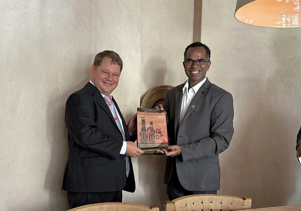 AusASEANEAS's tweet photo. 🇦🇺 hosted Timor-Leste Civil Service Commission President de Deus this week, in support of 🇹🇱’s ambitions to strengthen its public service. We’re pleased that, amid the wide-ranging discussions and networking, President de Deus also had time to visit @national_zoo https://t.co/oTq6ccUnuN