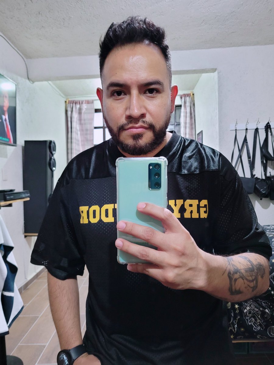 ernestogaravi's tweet photo. Algún día llegará esa persona que quiera compartir conmigo su vida, alguien que busque lo mismo que yo y sobretodo que no sea solo una cuestión sexual  #noches #viernes #marzo2025 #gayboy #gaymexico #besosyabrazos #abrazodeoso #encasa https://t.co/CudsKqvCwn