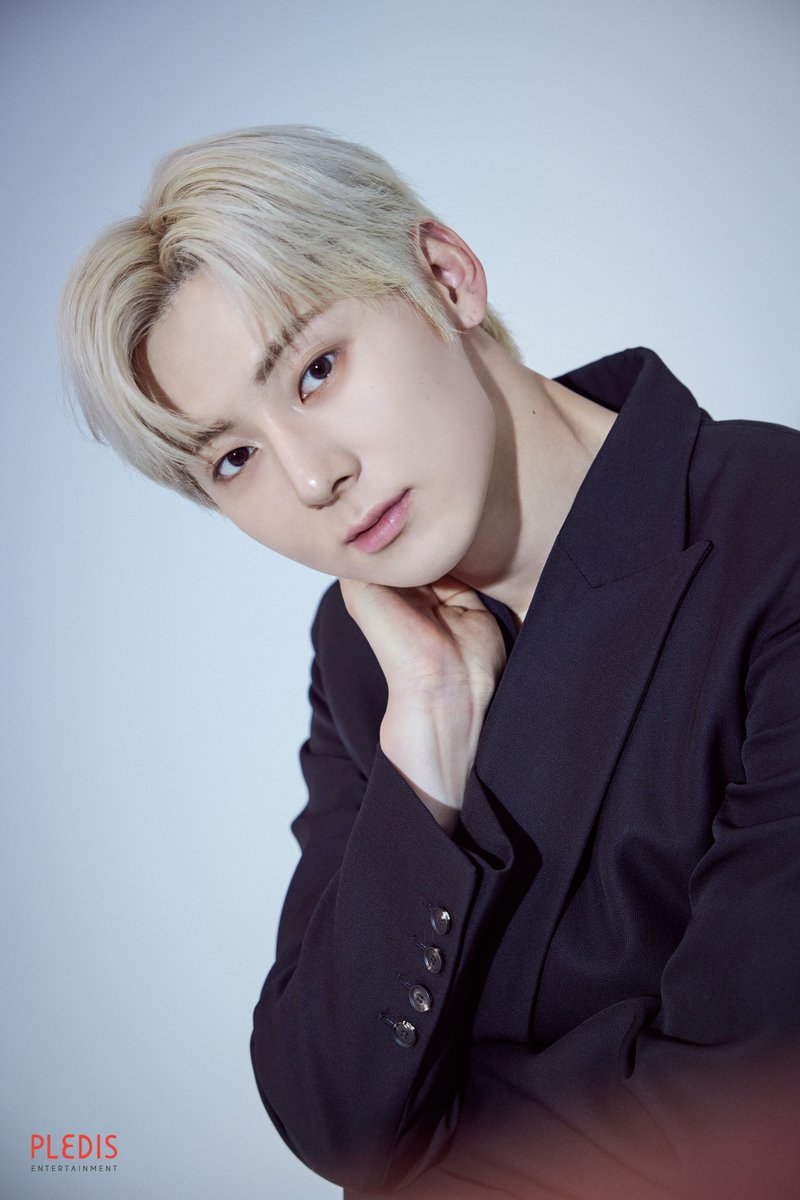 MINHYUN_PLEDIS's tweet image. 🎉 HWANG MIN HYUN
13th ANNIVERSARY 💝
#황민현 #HWANGMINHYUN
#HAPPY_13th_ANNIVERSARY
#황도바라기데뷔13주년🍑💐