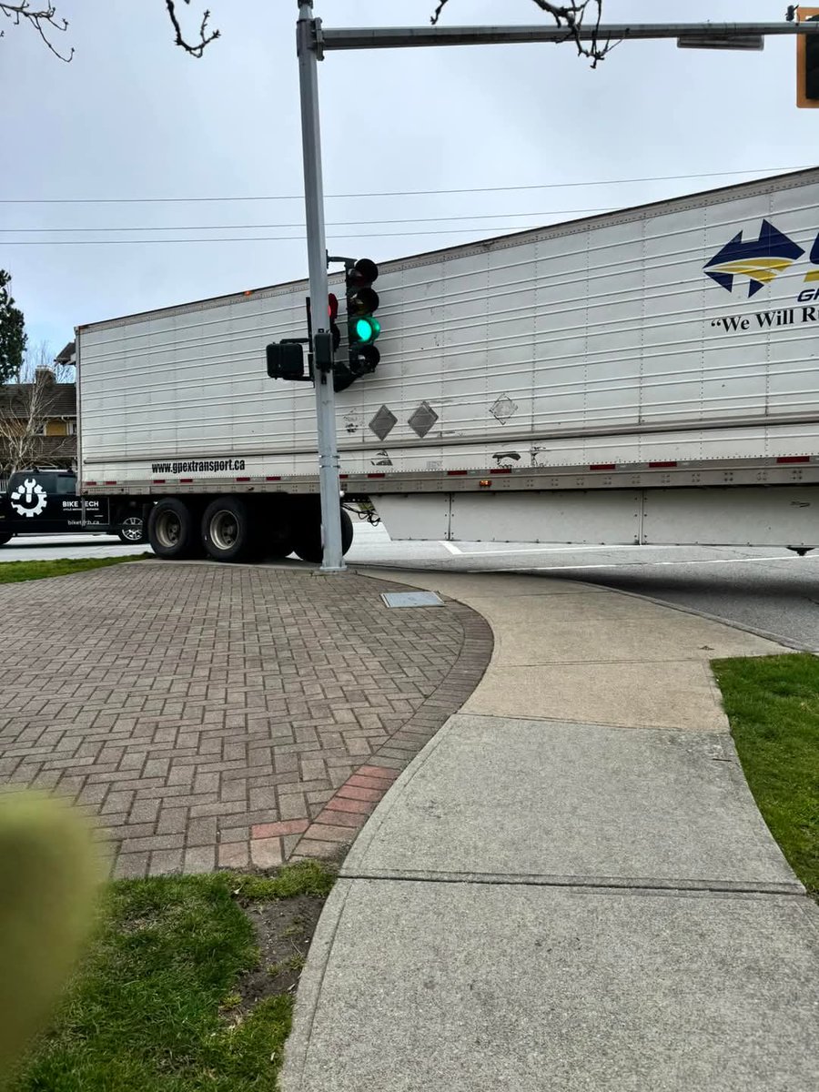 SkilledCanada's tweet photo. (#303/03/225)
BRITISH COLUMBIA (S)
#Gpex
""Just witnessed this guy smoke the traffic light he said he’d report it some how I don’t believe he will it’s ok I will"" https://t.co/222kxIlvdj