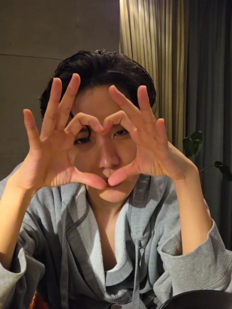 RM91227's tweet photo. 사랑해 홉 💜💜 https://t.co/sjwnCekTNE