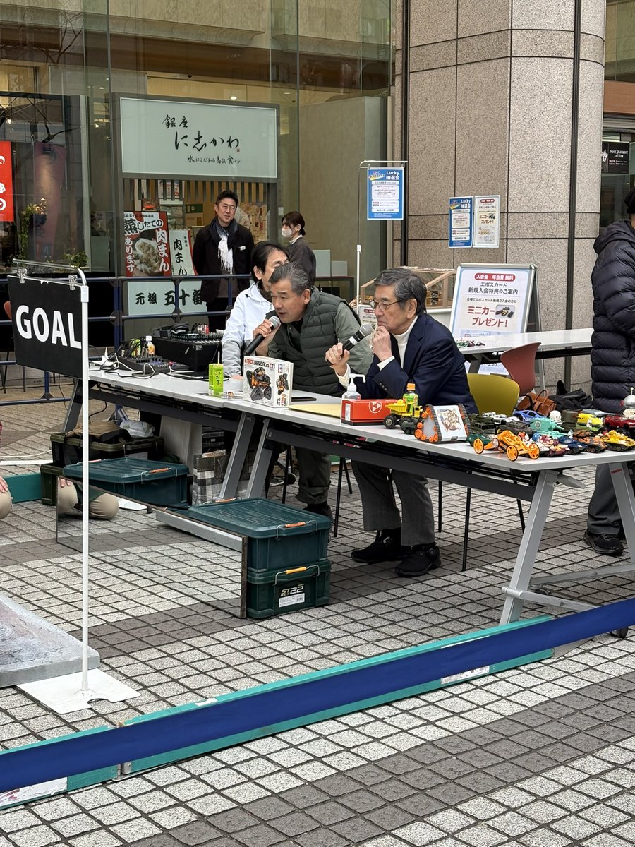 錦糸町のマルイの前、
戦車模型レース大会やってますが、
なにげに実況解説してるのが
石坂浩二さんというね♪