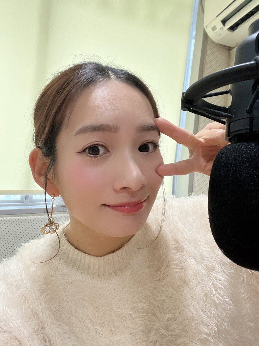 shizuka_retroFM's tweet image. 門司港レトロFM今日は14:30から公開生放送です✨

あれ、今日はオデコにシワが…