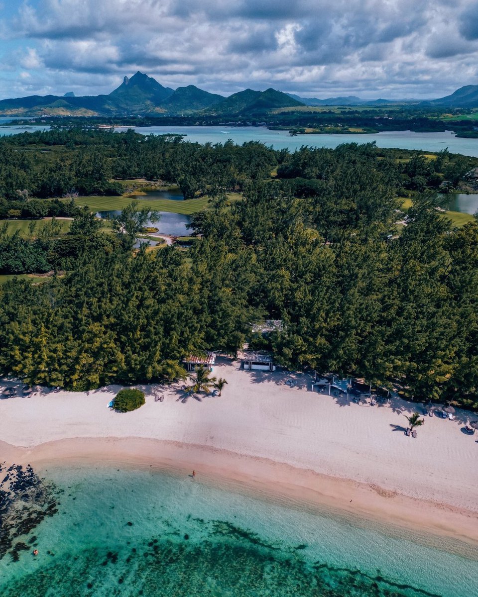 Just a short boat ride from the shore, Ile Aux Cerfs awaits—where golden sands, turquoise waters, and fresh island flavours at La Plaz set the perfect scene.
Who’s ready for a beach escape?
#FSMauritius

📸 <a href="/flavialatina/">flaviana pereira</a>.travels