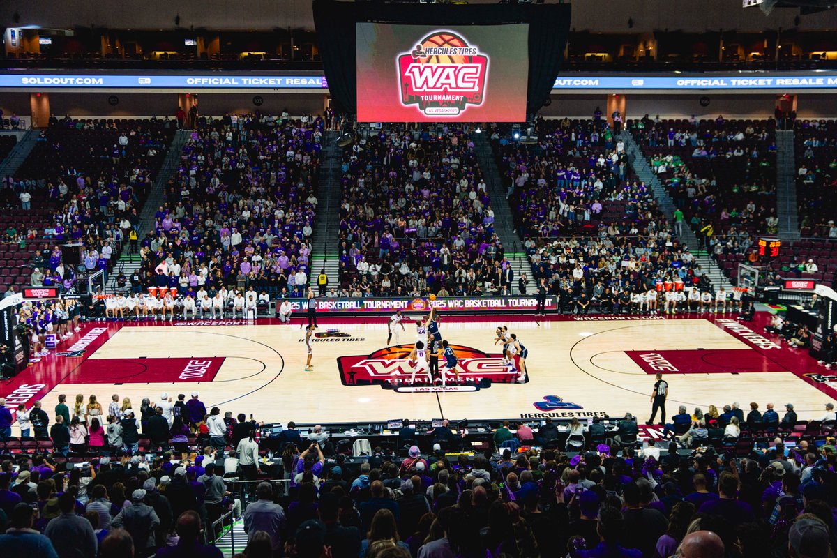 GCU_MBB's tweet photo. Just another home game. 🎉 https://t.co/vuVzqN9bWy