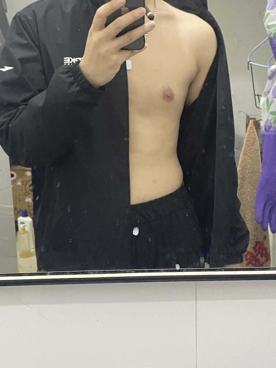 0928hon's tweet photo. 下周一开始健身，前两周只练胸 https://t.co/0UQJDxrETJ